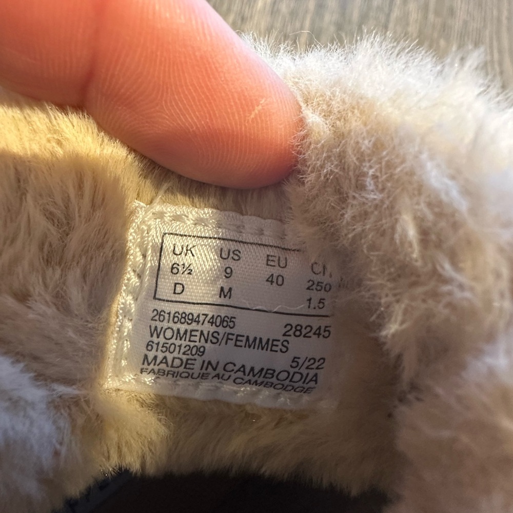 Clark’s faux fur lining brown booties